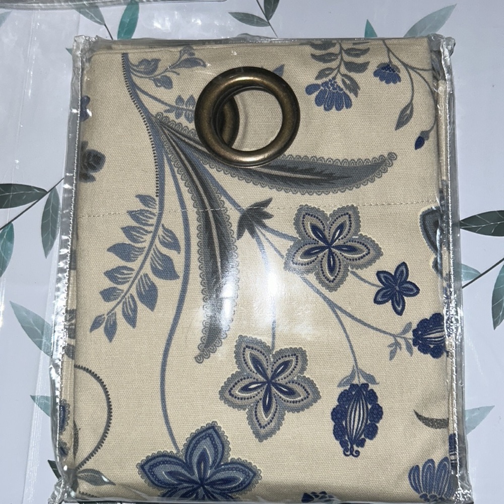 Plow & Hearth 92337-BL Jacobean Thermalogic Grommet-Top Curtain, Blue - Picture 3 of 7